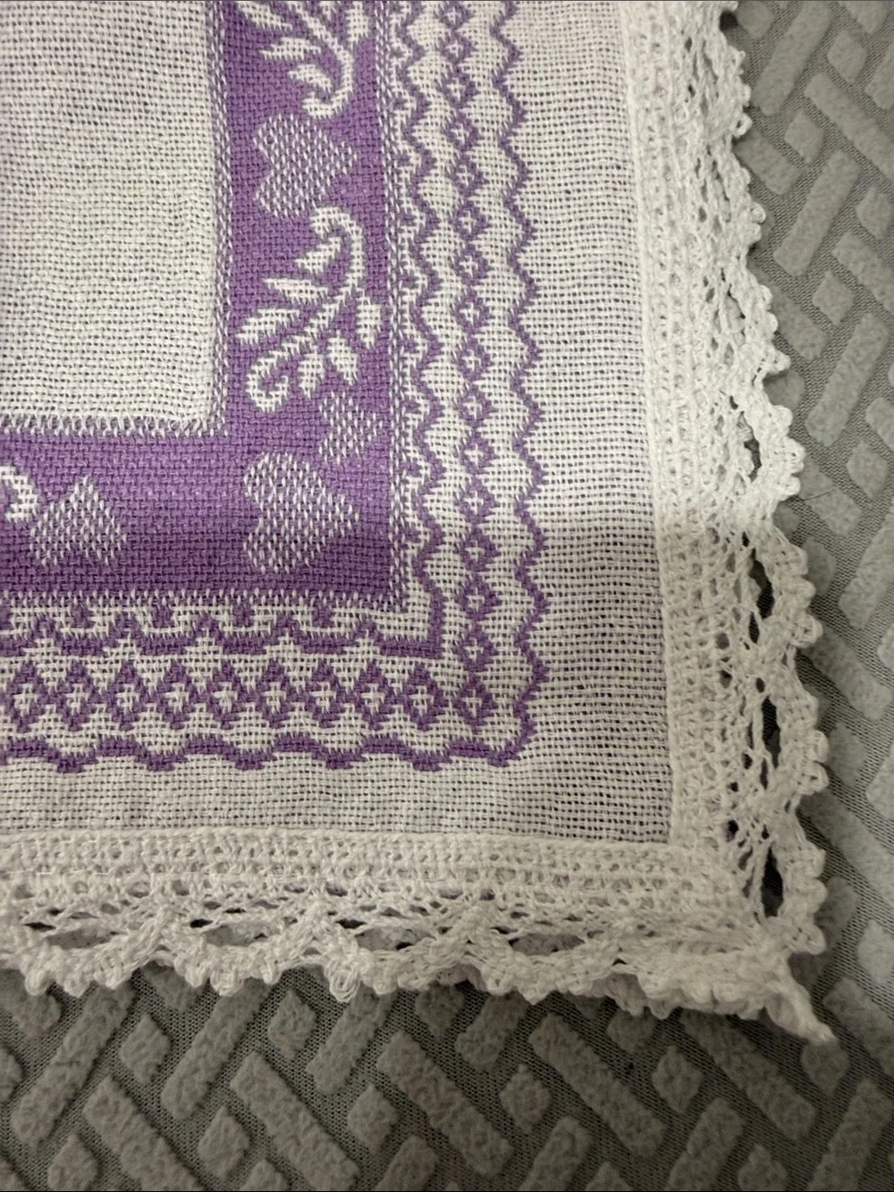 Purple Lavender Heart Lace-Trim Table Runner Country Cottage 37”x14”